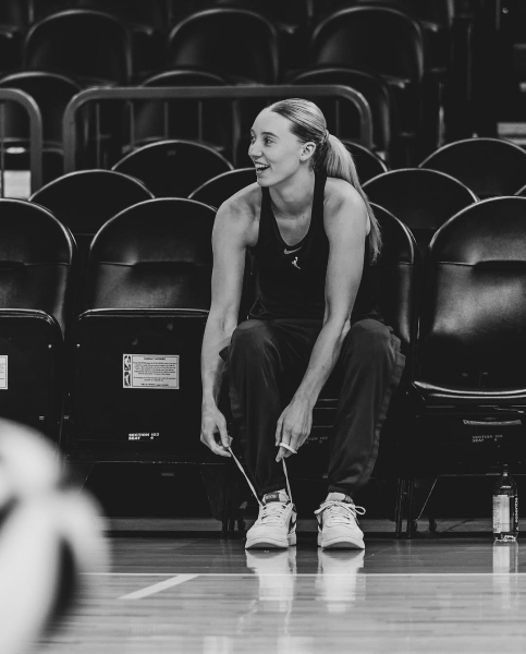 WNBA状元佩奇晒照😍NBA众多单身汉点赞：布克、普尔、雷霆三人~