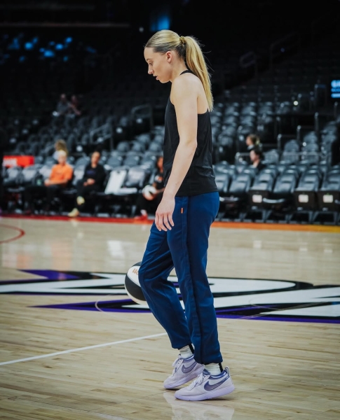 WNBA状元佩奇晒照😍NBA众多单身汉点赞：布克、普尔、雷霆三人~