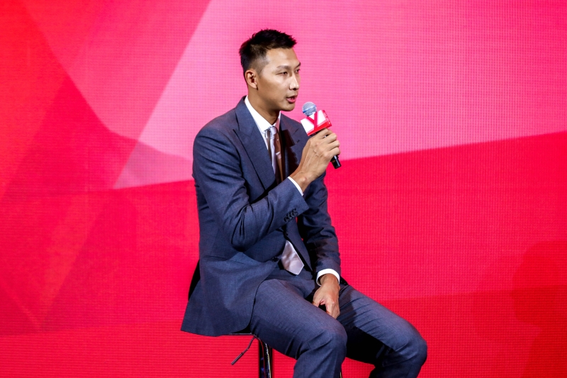 👀CBA30年系列片！明晚央视《篮球公园》节目将播出易建联专访