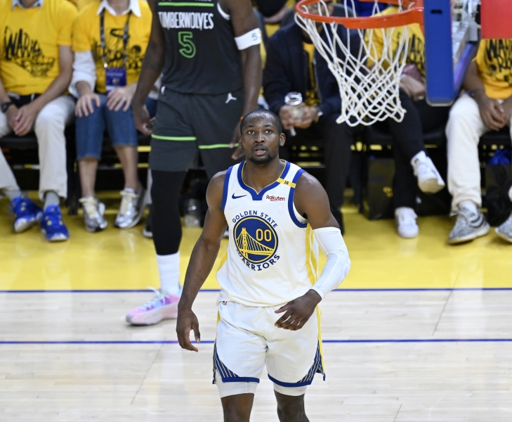 美媒模拟湖勇网3方交易：湖人得赵四+库明加 勇士得DFS+克内克特