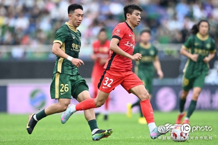 中超联赛第14轮，浙江俱乐部绿城2比2上海海港