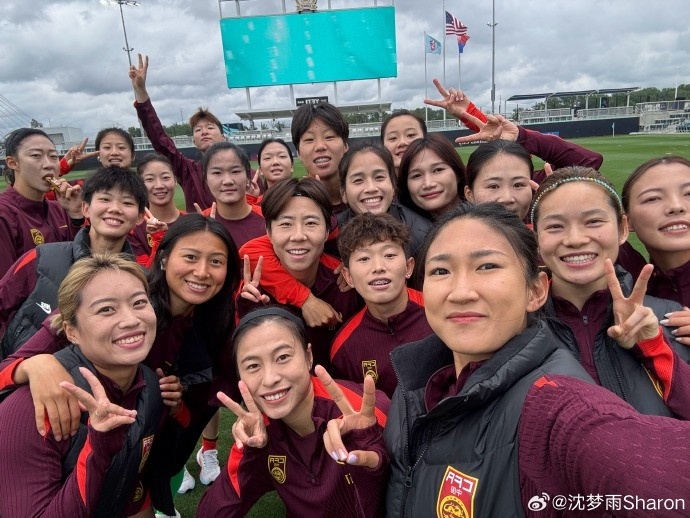 继续奔跑！沈梦雨晒女足合影：感恩并肩战斗的每一位队友