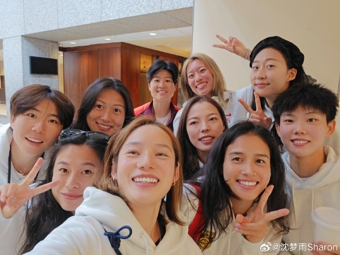 继续奔跑！沈梦雨晒女足合影：感恩并肩战斗的每一位队友