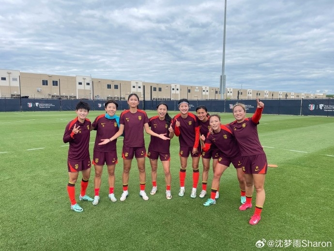 继续奔跑！沈梦雨晒女足合影：感恩并肩战斗的每一位队友