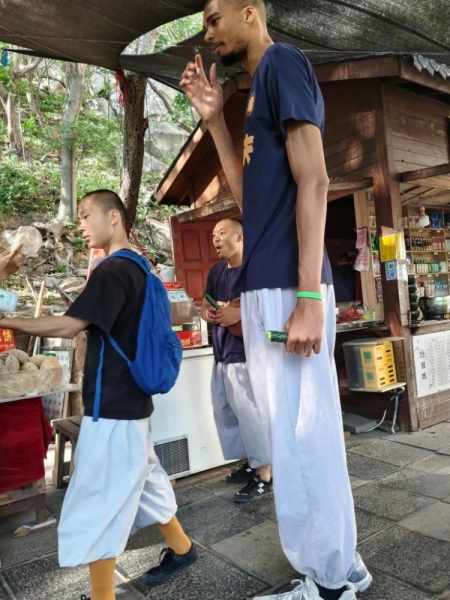 10天闭关修行！马刺官博：文班的少林寺修行接近尾声了🪷