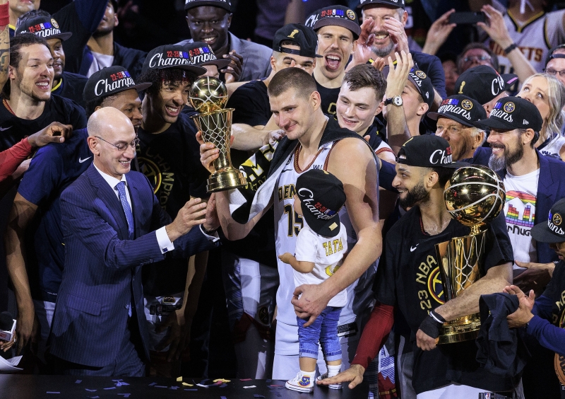 两年前的今天：掘金击败热火夺得NBA总冠军 约基奇荣膺FMVP