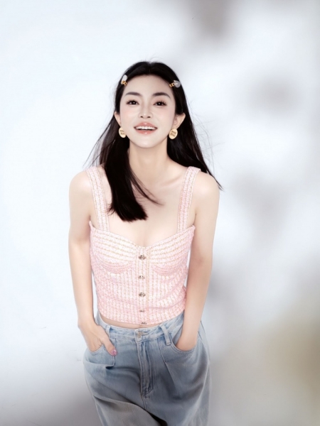 刘维伟前妻晒合影：全家福2.0版本 妈妈+女儿们=100%完整的三次方