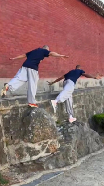 颤抖吧NBA🤣 文班被授"少林一段" 成首位获少林武术段位NBA球员