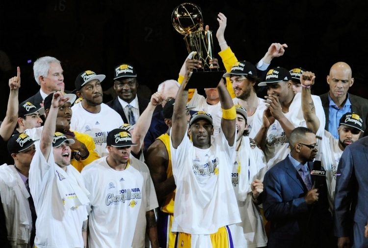 夸梅：他们知道詹姆斯赶不上MJ了 就开始诋毁科比不该拿10年FMVP
