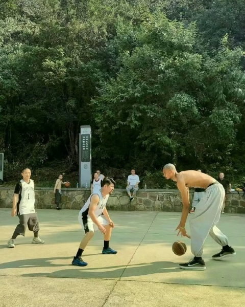 美媒：当别的NBA球员都在度假时 文班在少林寺修行 有严格时间表
