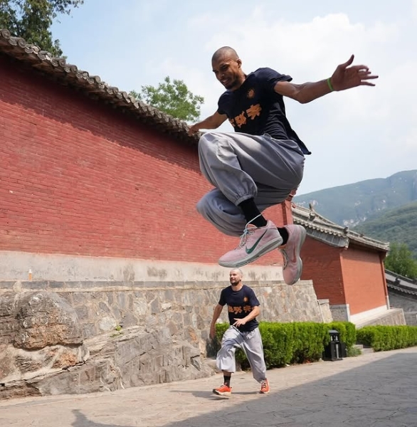 高僧来袭👩‍🦲文班亚马社媒晒多图回顾少林寺修行之旅