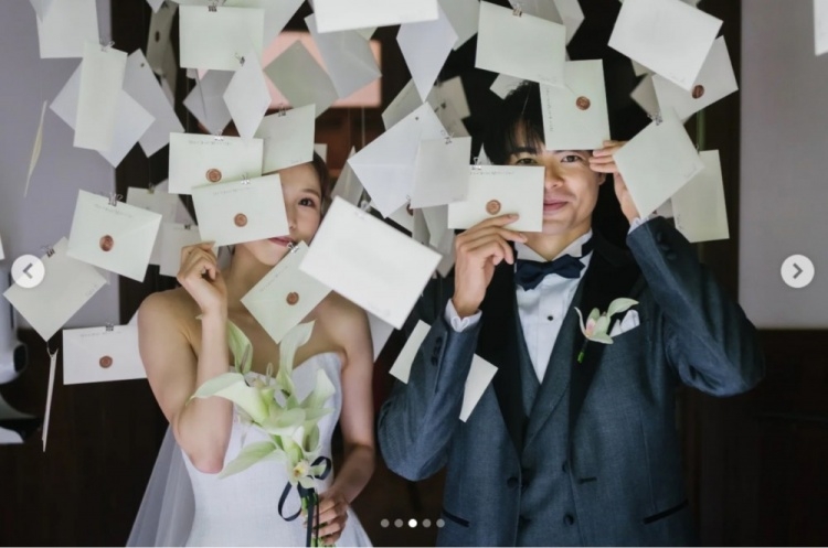 琴瑟和鸣！三笘薰晒补拍结婚照：2022年喜结连理，2025年庆祝结婚