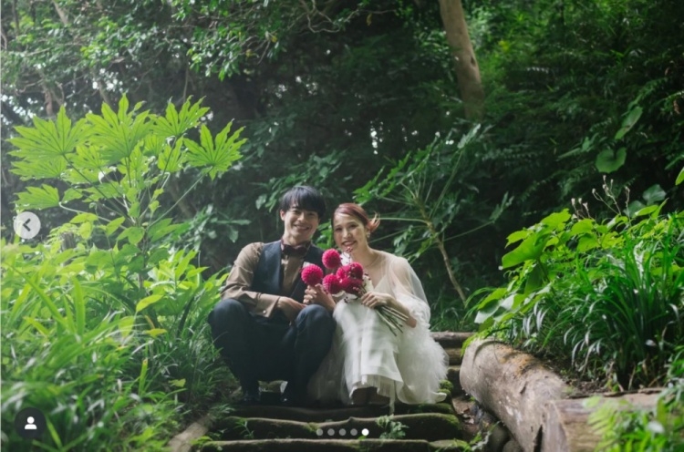 琴瑟和鸣！三笘薰晒补拍结婚照：2022年喜结连理，2025年庆祝结婚