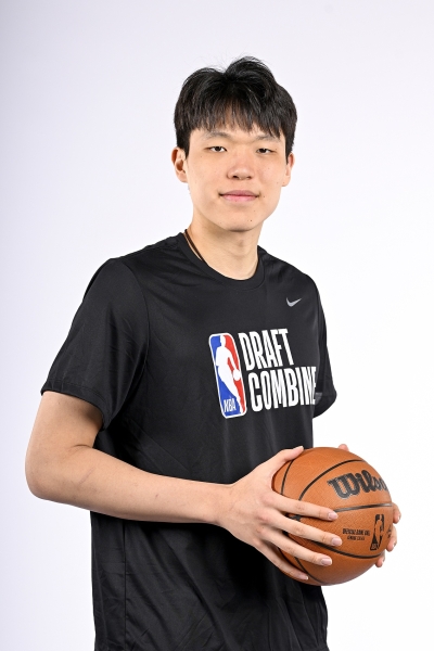 王猛：若篮网的26&27顺位在选秀前没交易出去 有个位置是杨瀚森的