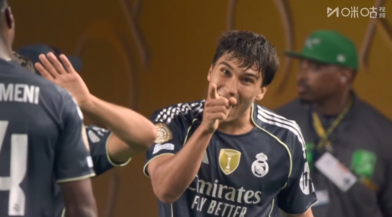 皇马3-0领先！贡萨洛-加西亚单刀破门，积极跑动抢下球权