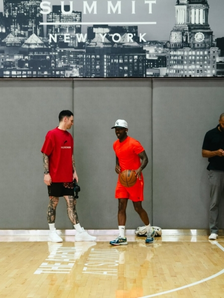 羡慕了😎训练师晒本周与詹姆斯KD乐福训练照：三位名人堂成员