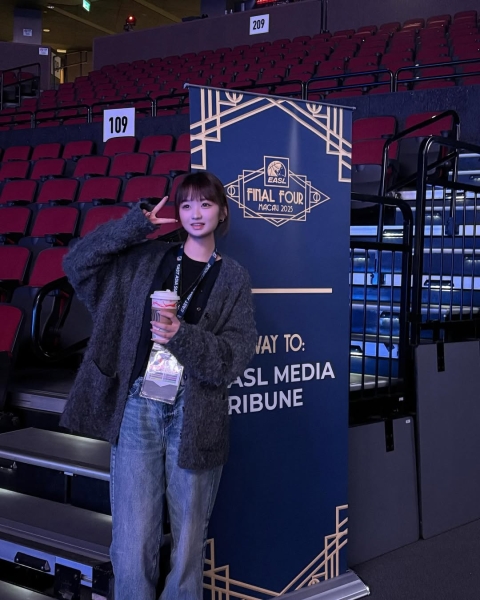 💕网友发现杨瀚森疑似有了女友🔍️惊呼：袖口的秘密原来是你