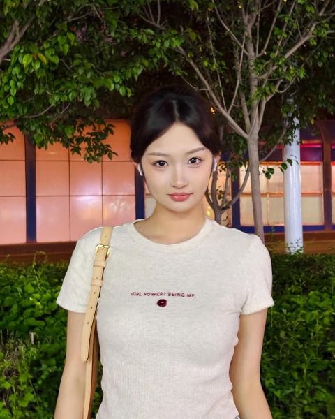 💕网友发现杨瀚森疑似有了女友🔍️惊呼：袖口的秘密原来是你
