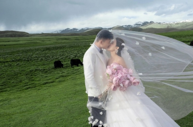 ❤️❤️撒狗粮！鄢手骐妻子晒二人的甜蜜婚纱照