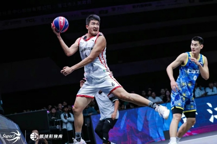 创历史！超三联赛球员代表中国三人篮球国家男队夺得世界杯第八名
