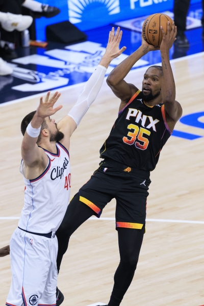👍NBA官网晒杜兰特15大数据：现役高效得分手之一&中距离大师