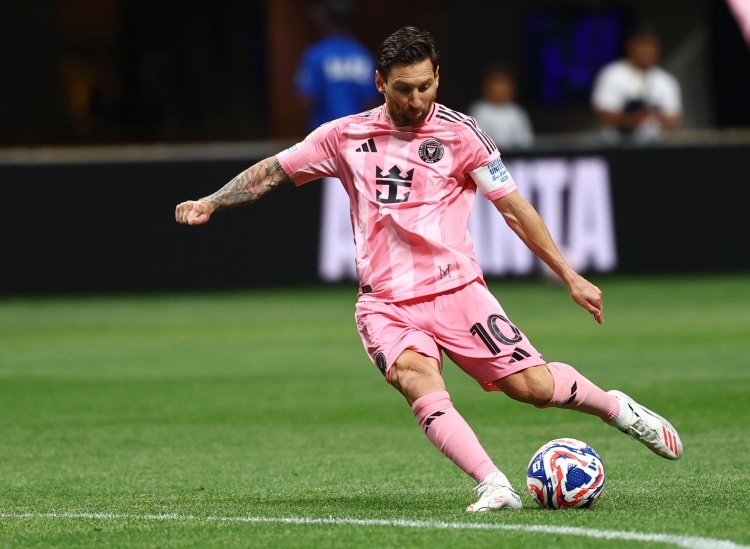 背负太多！TA：梅西被FIFA生拉硬拽进世俱杯 竭力扛起了国际足联