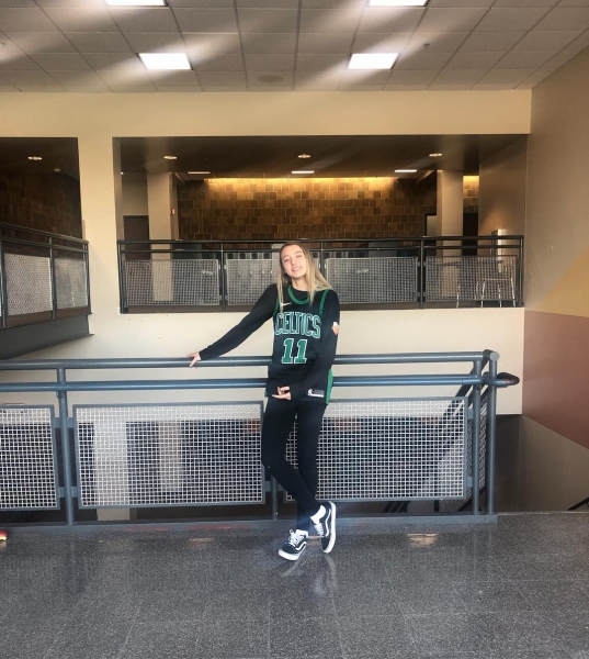 🤩最爱球员来看自己比赛！佩奇赛后与偶像欧文合影&拥抱致意