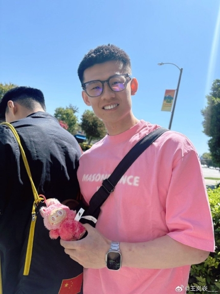 王岚嵚晒在美国的特训照：有好好训练 也有在好好生活