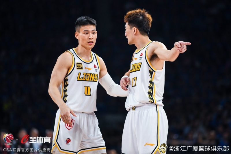 林秉圣：胡金秋真的非常照顾我 他是一个非常努力而又谦逊的球员
