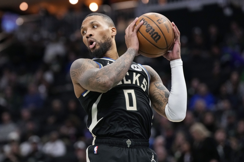 利拉德转推：我是全明星首发&MVP、NBA杯冠军 雄鹿50年来最强控卫