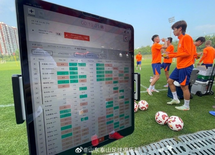 7月8日下午，山东泰山在教练团队带领下进行了恢复训练