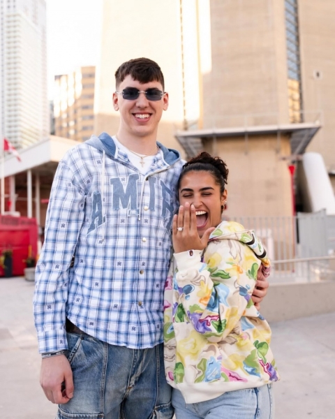 💐恭喜！拉拉维亚：我已完成订婚❤️ 和未婚妻初见在飞机上