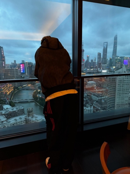 亚马尔社媒晒多张中国行照片：享受你的梦想🧡