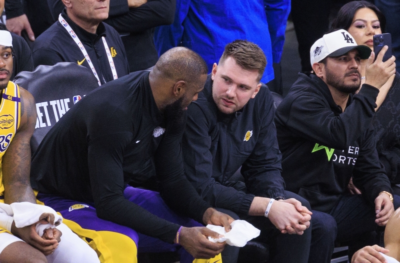 ESPN：湖人易主时东契奇获提前通知后祝贺 詹姆斯未被告知&未发声