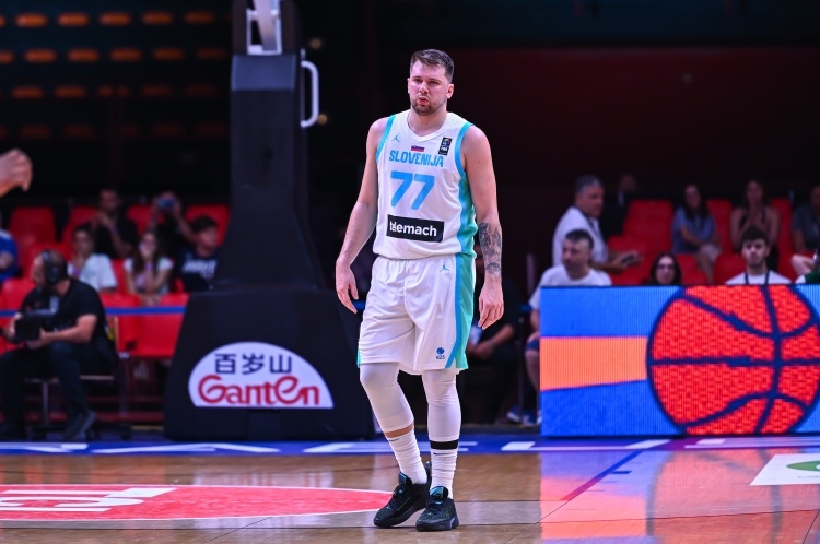 3年1.6亿or4年2.23亿？文胖：东契奇可能等到9月再对续约做出决定