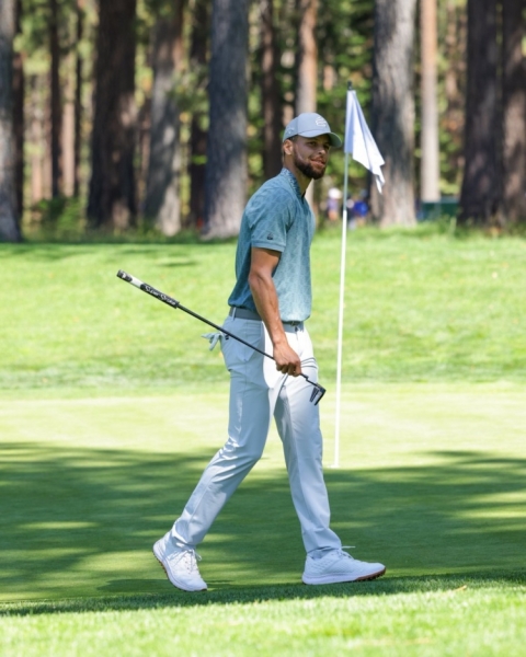 🏌🏾库里晒参加塔霍湖高尔夫名人赛照片：让我们好好收尾吧